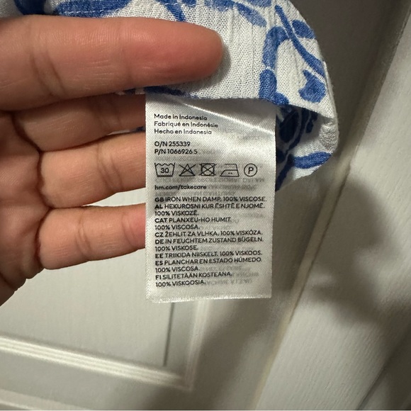 H&M blue and white women’s print cropped top size XXL - Picture 7 of 8